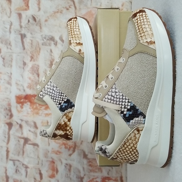 New Michael Kors Lindy Mixed-Media Trainer - Picture 3 of 10